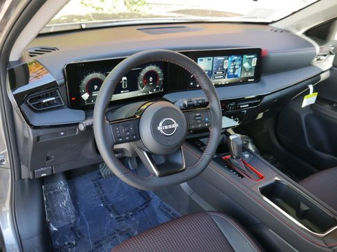 New 2026 Nissan Kicks SR w/ Cold Weather Package image 4