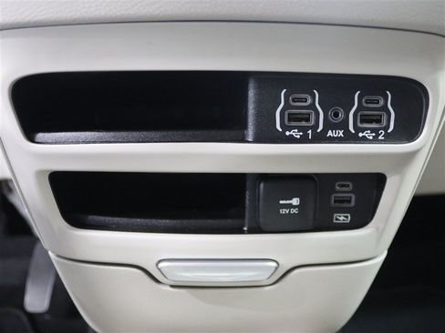 Used 2022 Chrysler Pacifica Touring-L FWD image 29