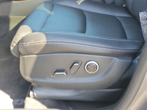 Certified 2026 Genesis GV70 2.5T Select image 17