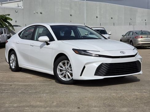 Used 2025 Toyota Camry LE w/ Convenience Package FWD image 2