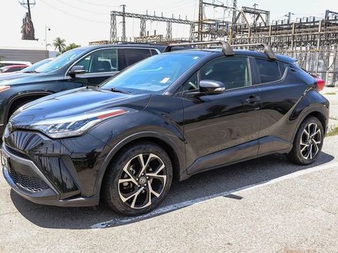 Used 2020 Toyota C-HR XLE FWD image 4