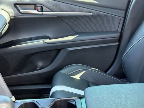 Used 2025 Toyota Camry SE image 12