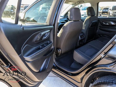 Used 2024 GMC Terrain SLE image 23