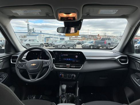 Used 2025 Chevrolet TrailBlazer LT image 14