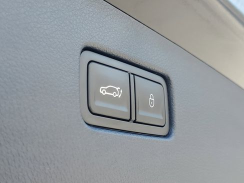 Used 2023 Genesis GV70 2.5T w/ Sport Prestige Package image 9