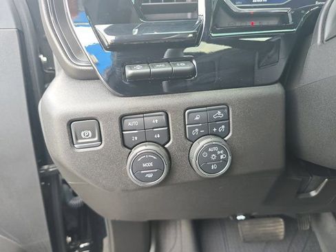 Used 2024 Chevrolet Silverado 2500 ZR2 w/ Technology Package image 31