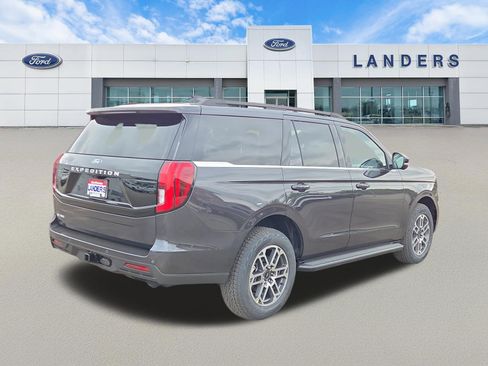 New 2026 Ford Expedition Active image 3