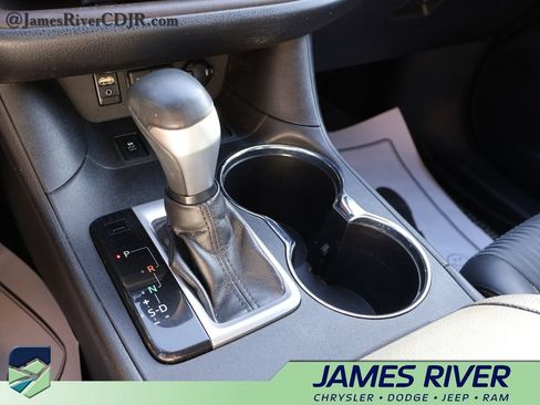 Used 2019 Toyota Highlander Plus AWD/4WD image 36