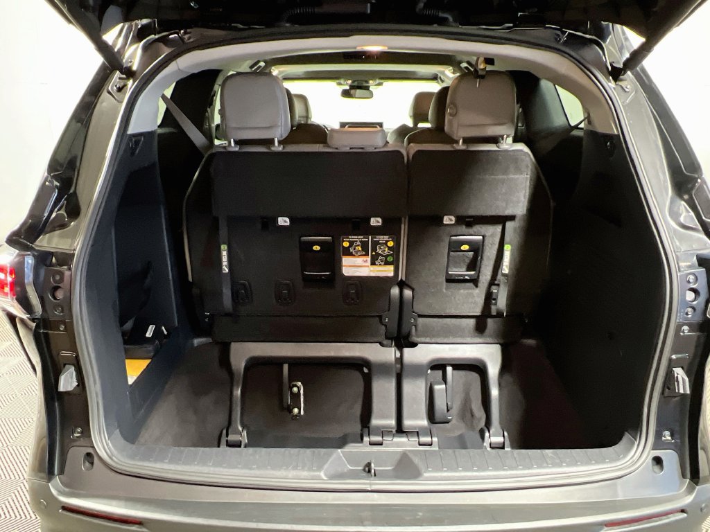 Certified 2025 Toyota Sienna XLE FWD image 23