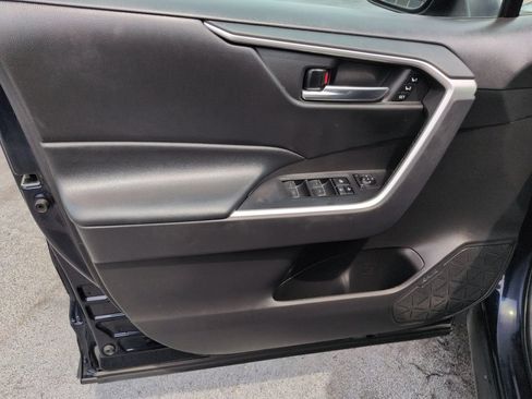 Certified 2022 Toyota RAV4 XLE Premium AWD/4WD image 10