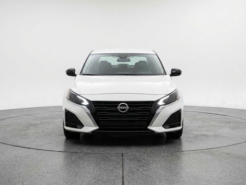 Used 2025 Nissan Altima 2.5 SV image 2