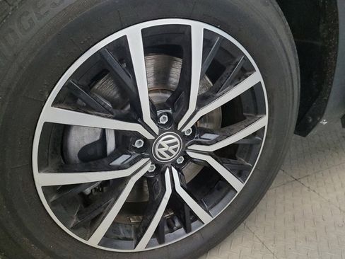 Used 2021 Volkswagen Tiguan SE w/ Panoramic Sunroof Package image 31