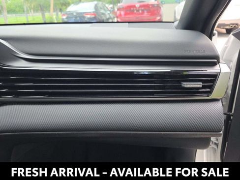 Used 2025 Toyota Camry SE FWD image 10