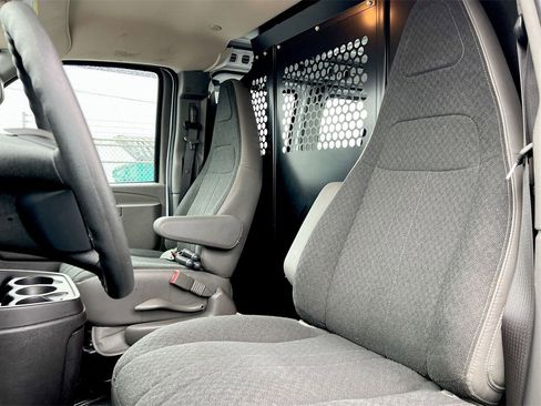 Used 2022 GMC Savana 2500 w/ Driver Convenience Package image 16