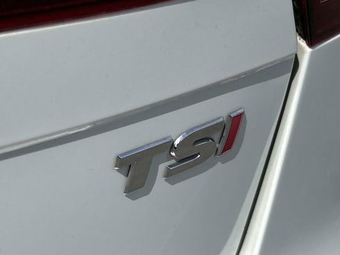Used 2018 Volkswagen Tiguan SE FWD image 12