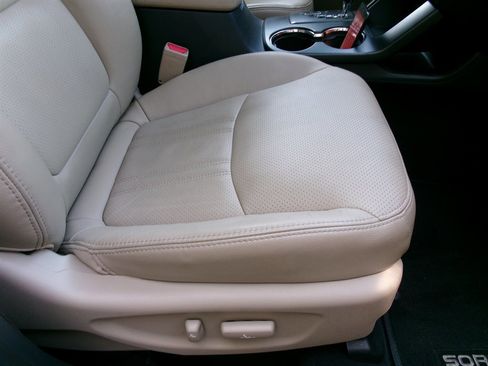 Used 2012 Kia Sorento EX w/ EX V6 Premium Pkg image 18