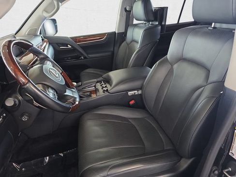 Used 2018 Lexus LX 570 4WD w/ Luxury Package image 17
