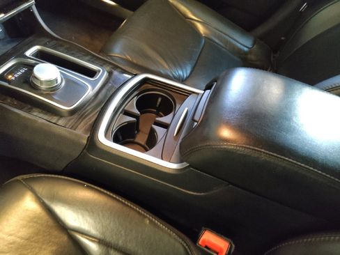 Used 2017 Chrysler 300 Limited image 26