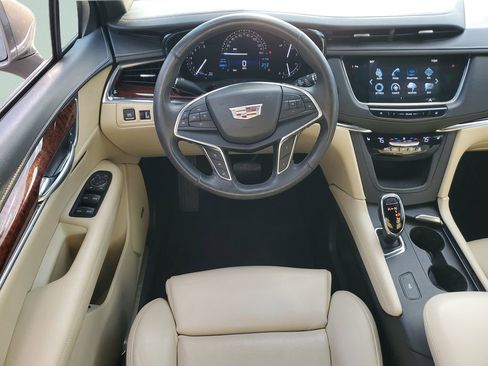 Used 2017 Cadillac XT5 Luxury w/ Driver Awareness Package FWD image 12