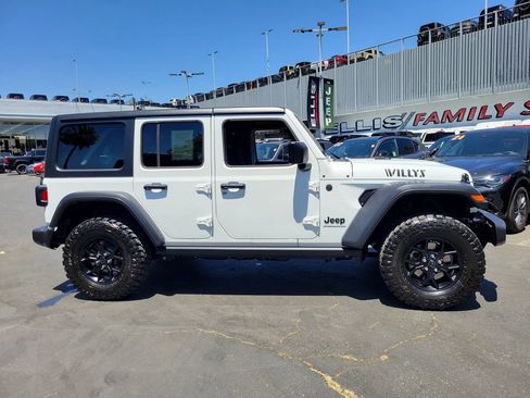 Used 2025 Jeep Wrangler Unlimited Sport AWD/4WD image 30