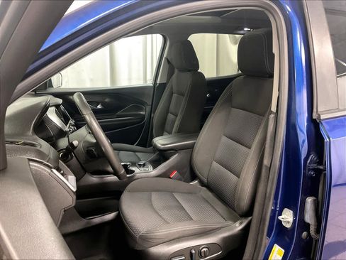 Used 2023 GMC Terrain SLE w/ Driver Convenience Package image 10