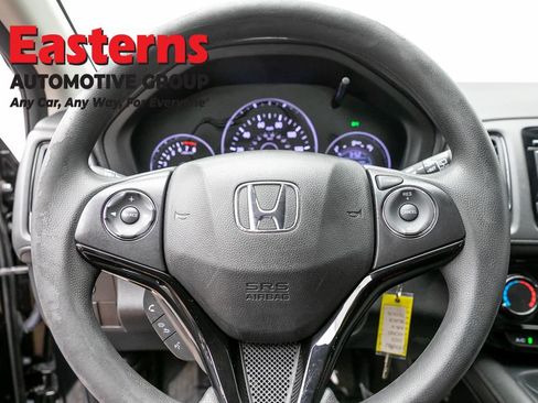 Used 2022 Honda HR-V LX image 11
