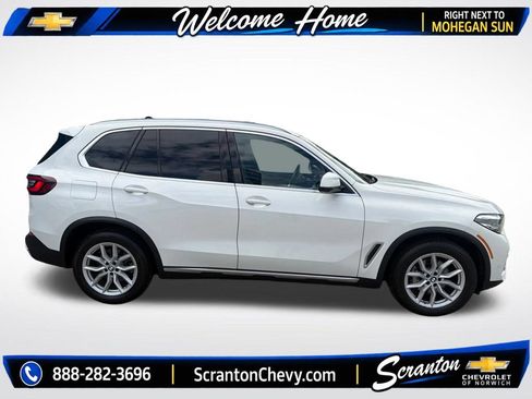 Used 2022 BMW X5 xDrive40i w/ Parking Assistance Package AWD/4WD image 4