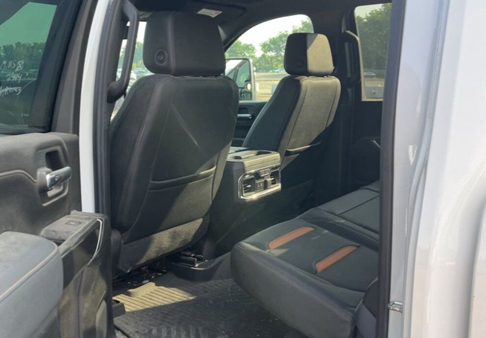 Used 2023 GMC Sierra 2500 AT4 w/ Gooseneck/5TH Wheel Package AWD/4WD image 9