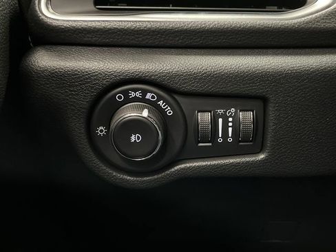 New 2026 Chrysler Pacifica Limited w/ S Appearance Package image 25