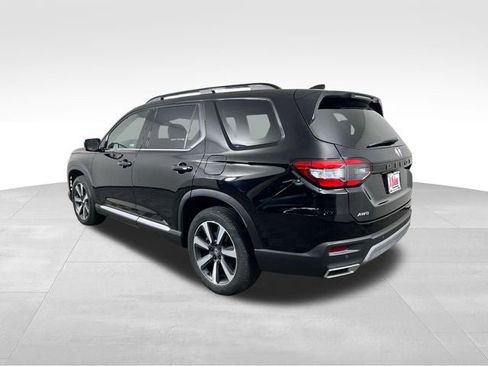 Used 2024 Honda Pilot Touring image 4