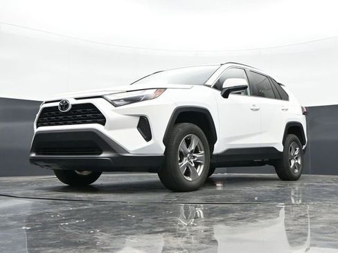 Used 2024 Toyota RAV4 XLE FWD image 38