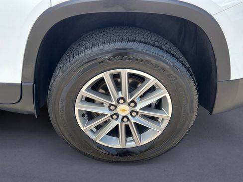 Used 2023 Chevrolet Traverse LT AWD/4WD image 9