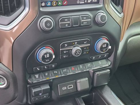 Certified 2022 Chevrolet Silverado 2500 High Country w/ Technology Package AWD/4WD image 9