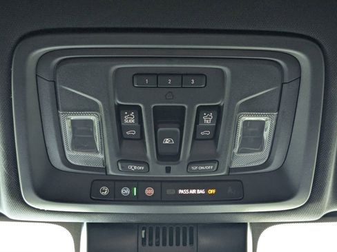 Used 2025 Chevrolet Silverado 1500 High Country w/ High Country Premium Package AWD/4WD image 27