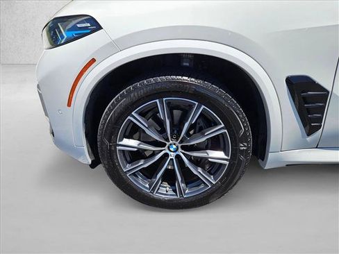 Used 2025 BMW X5 xDrive40i w/ M Sport Package AWD/4WD image 23