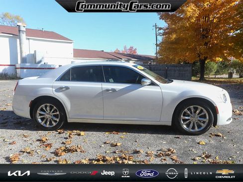 Used 2015 Chrysler 300 C Platinum w/ Harman/Kardon Audio Group image 8