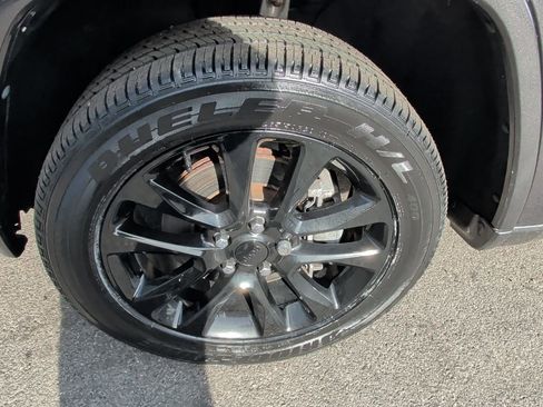 Certified 2021 Jeep Grand Cherokee Laredo X image 9