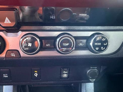 Used 2017 Toyota Tacoma TRD Off-Road w/ Tow Package (A/T) image 12