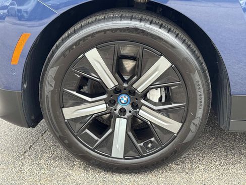 Certified 2022 BMW iX xDrive50 w/ Premium Package AWD/4WD image 9