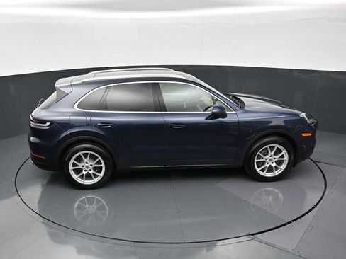 Certified 2025 Porsche Cayenne AWD/4WD image 35