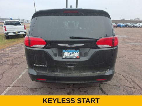 Used 2017 Chrysler Pacifica LX image 6