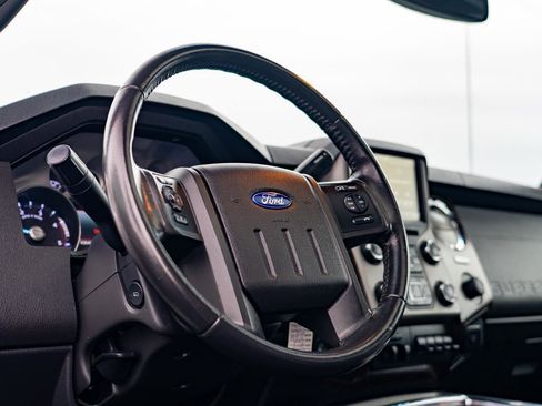 Used 2015 Ford F250 Lariat w/ Lariat Ultimate Package image 13