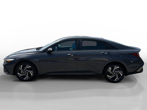 Certified 2025 Hyundai Elantra Sport FWD image 2