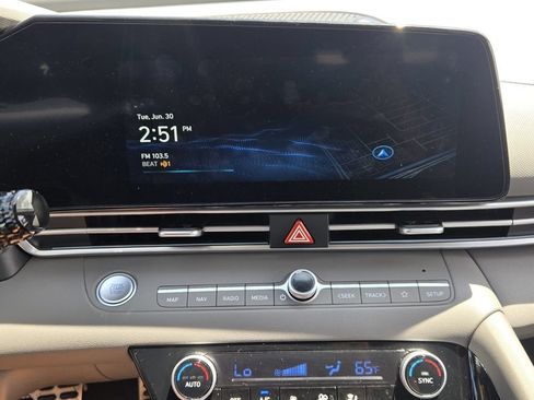 Certified 2025 Hyundai Elantra SEL FWD image 18