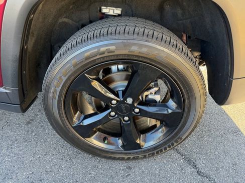 Certified 2024 Jeep Grand Cherokee Altitude image 13