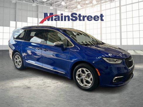 Used 2021 Chrysler Pacifica Limited w/ Uconnect Theater Family Group FWD image 7