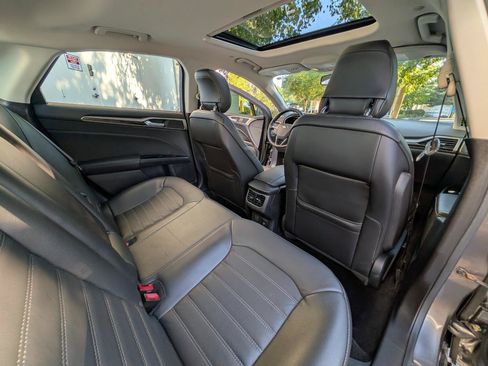 Used 2014 Ford Fusion SE w/ Equipment Group 502A FWD image 10