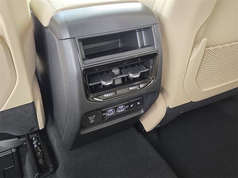 New 2025 Jeep Grand Cherokee Limited image 10