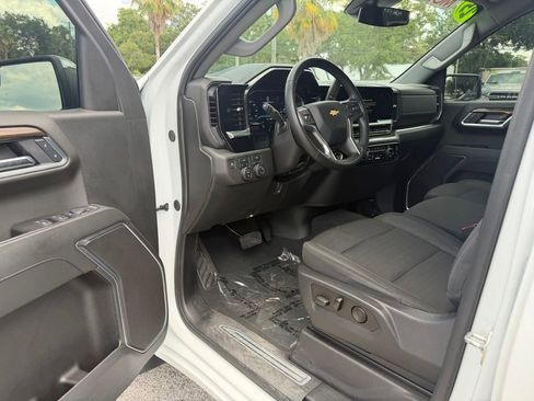 Used 2025 Chevrolet Silverado 1500 LT AWD/4WD image 16