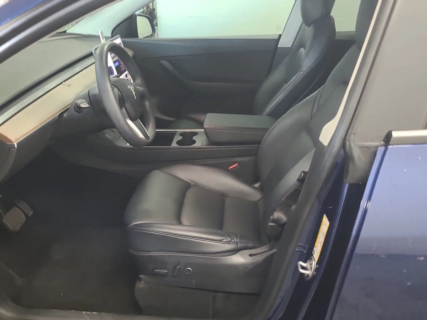 Used 2022 Tesla Model Y Long Range AWD/4WD image 3